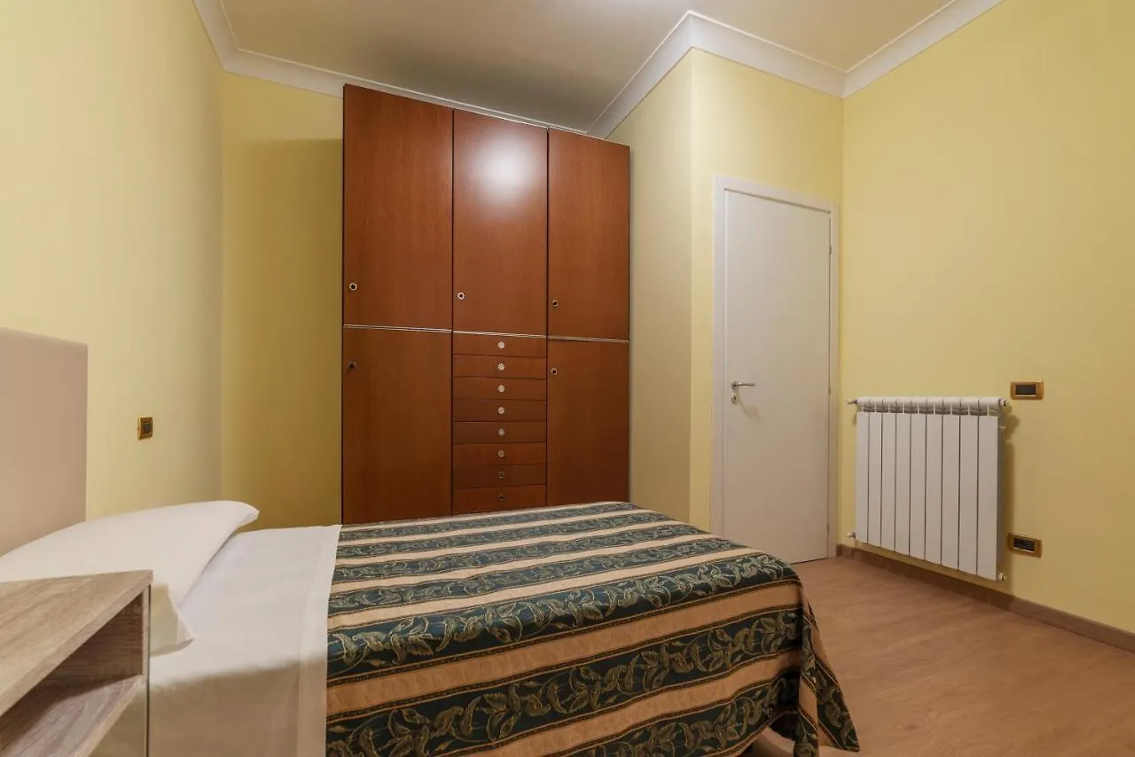 Termini Station Elegant And Roomy Apartment Roma 0*,  Italia